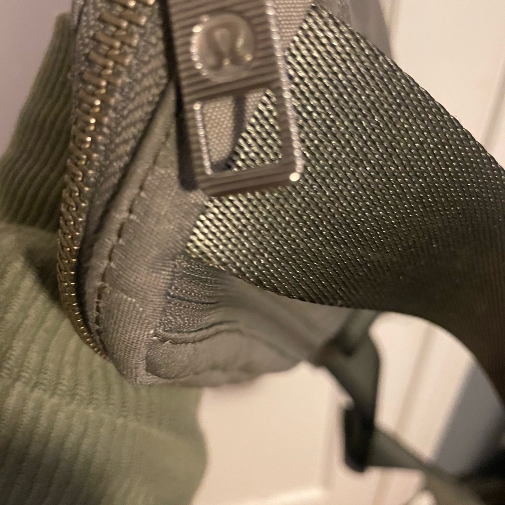 NWOT Lululemon Athletica Camo Belt Bag - Picture 5 of 8